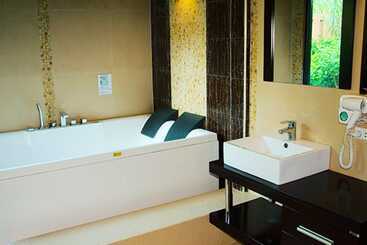 استراحتگاه The Grace Amphawa