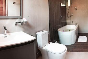 استراحتگاه The Grace Amphawa
