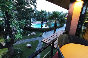 استراحتگاه The Grace Amphawa