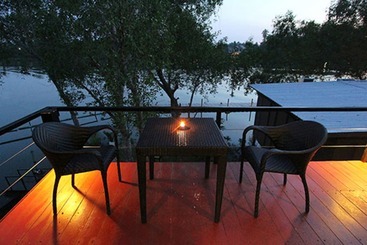 استراحتگاه The Grace Amphawa