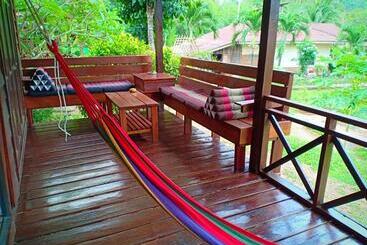 Suntisook Resort