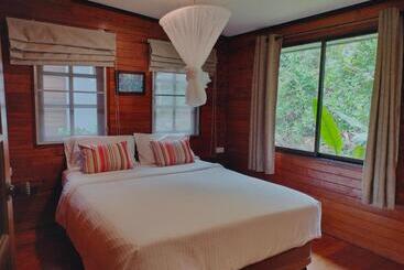 Suntisook Resort