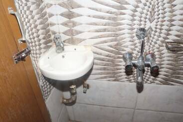 Iroomz Hotel Shree Krishna Palace