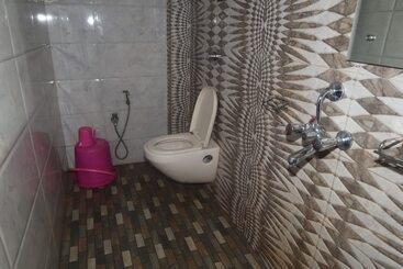 Iroomz Hotel Shree Krishna Palace