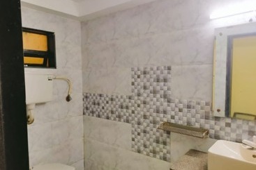 Iroomz Hotel Shree Krishna Palace