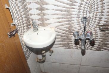 Iroomz Hotel Shree Krishna Palace