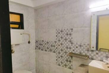 Iroomz Hotel Shree Krishna Palace