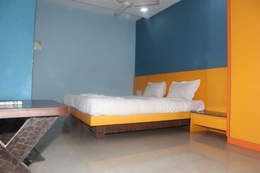 Iroomz Hotel Shree Krishna Palace