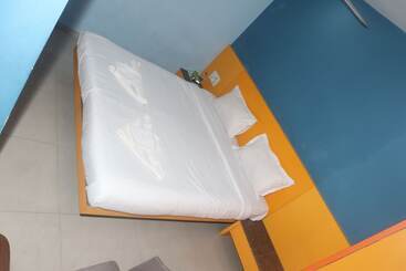 Iroomz Hotel Shree Krishna Palace