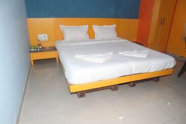 Iroomz Hotel Shree Krishna Palace