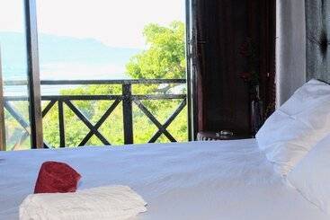 تختخواب و صبحانه El Castillo