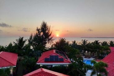 هتل Ceiba Beach Resort