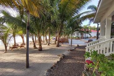 هتل Ceiba Beach Resort