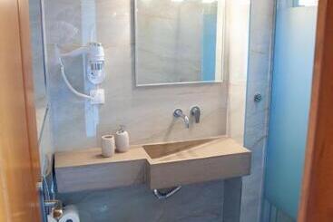 Alexandros Hotel Apartments