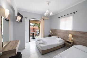 هتل Aggelos Apartments & Deluxe Studios