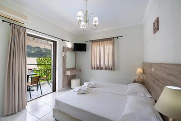 هتل Aggelos Apartments & Deluxe Studios