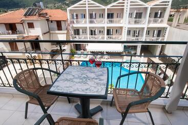 هتل Aggelos Apartments & Deluxe Studios