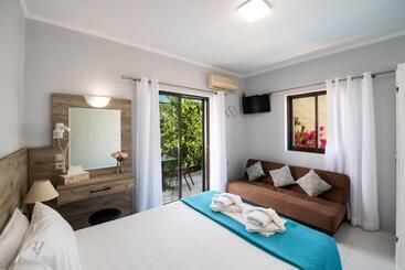هتل Aggelos Apartments & Deluxe Studios