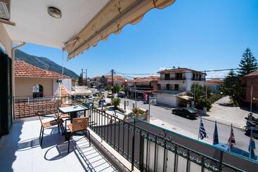 هتل Aggelos Apartments & Deluxe Studios