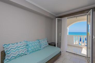 هتل Boletsos Beach