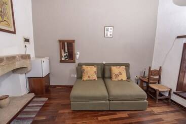 هتل Goulas Traditional Guesthouse