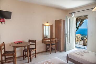 هتل Mouikis Sun Village