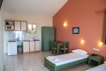 هتل Mouikis Sun Village