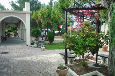 هتل Mouikis Sun Village