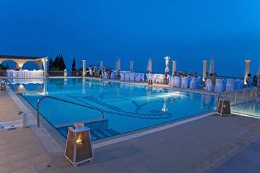 هتل Mouikis Sun Village