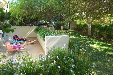 هتل Nereids Apartments