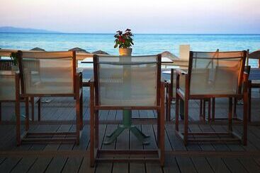 هتل Nereids Apartments