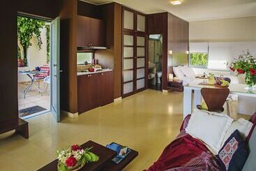 هتل Nereids Apartments