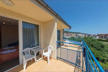 Peshev Family Hotel Vlas