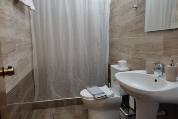 هتل Spartacus House