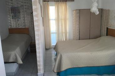 Kostas Rooms & Apartments