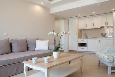 Royal Nidri Hotel & Apartments