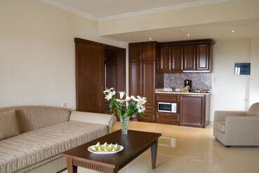 Royal Nidri Hotel & Apartments
