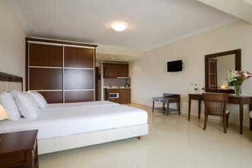 Royal Nidri Hotel & Apartments