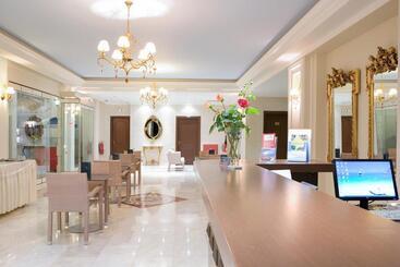 Royal Nidri Hotel & Apartments