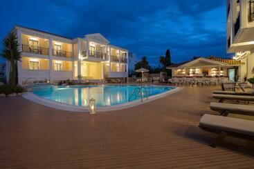 Royal Nidri Hotel & Apartments