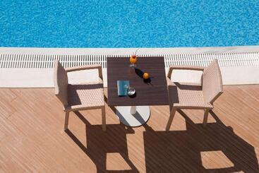 Royal Nidri Hotel & Apartments