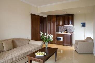 Royal Nidri Hotel & Apartments