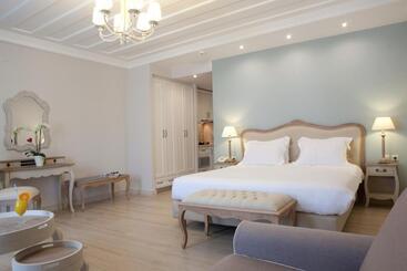 Royal Nidri Hotel & Apartments