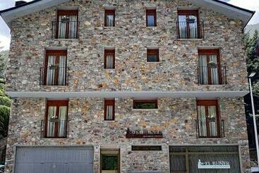 Apartaments Turistics El Buner - Arans