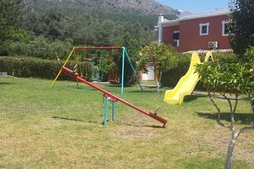 هتل Aristidis Garden