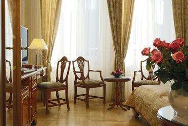 هتل Bristol Palace
