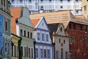 هتل Castle View Apartments