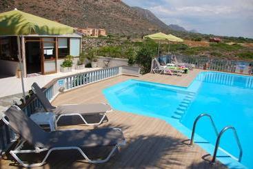 هتل Cathrin Suites