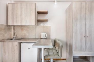 هتل Cathrin Suites