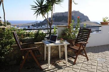 هتل Chrysa Studios Lindos